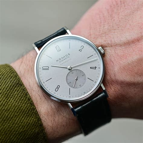 nomos tangente neomatik platinum gray.